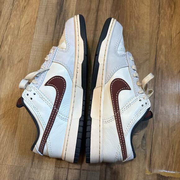 Athletic_Shoes